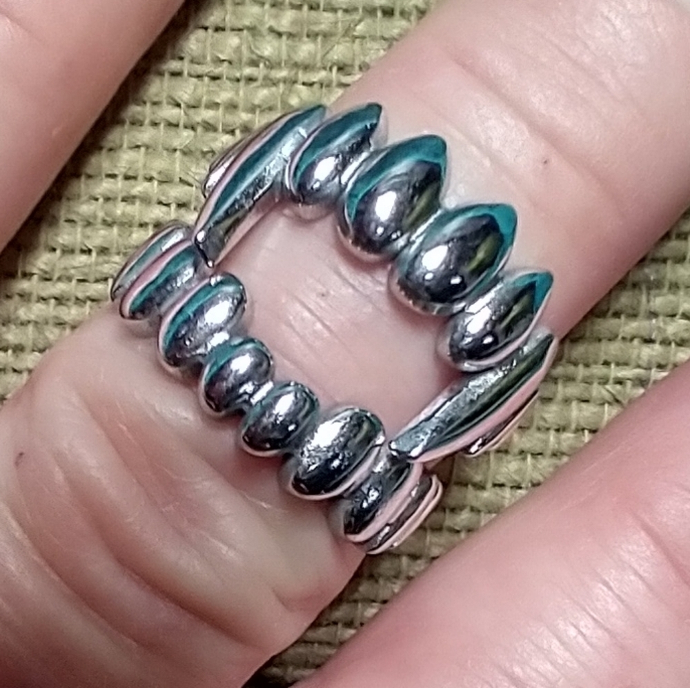 Silvertone vampire fang ring set gothic